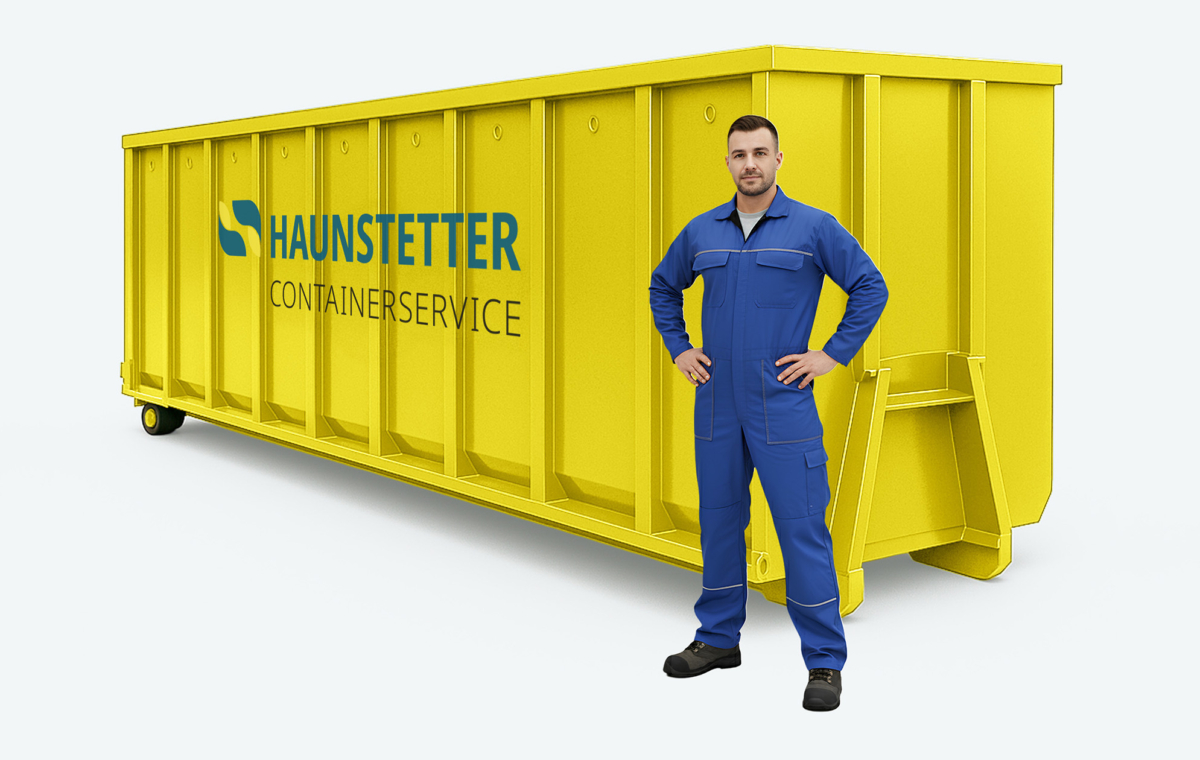 Gelber Abrollcontainer mit Mann im Blaumann